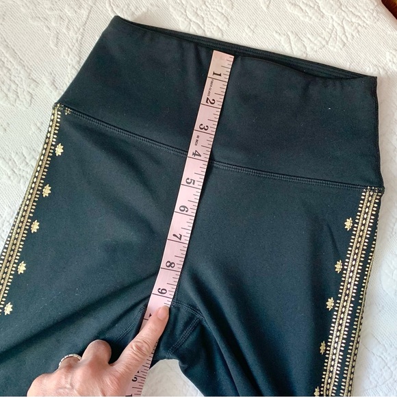 Spiritual Gangster Lotus Leggings black & gold print - Picture 12 of 16